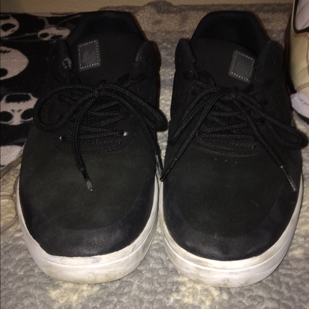 eS swift size 10. (Slightly skated)